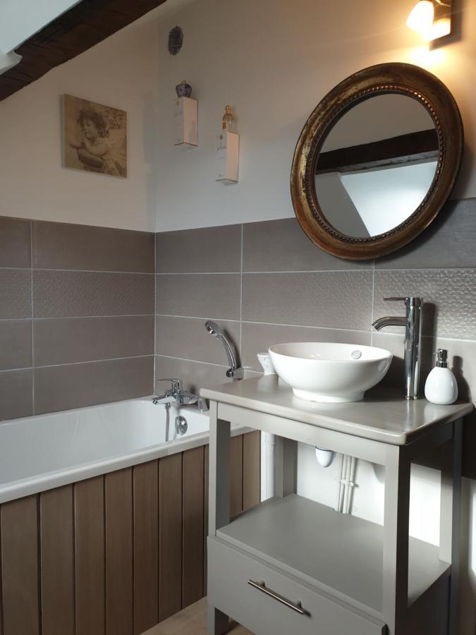 D'Anciennes "Chambres De Bonnes" Honfleur Dış mekan fotoğraf