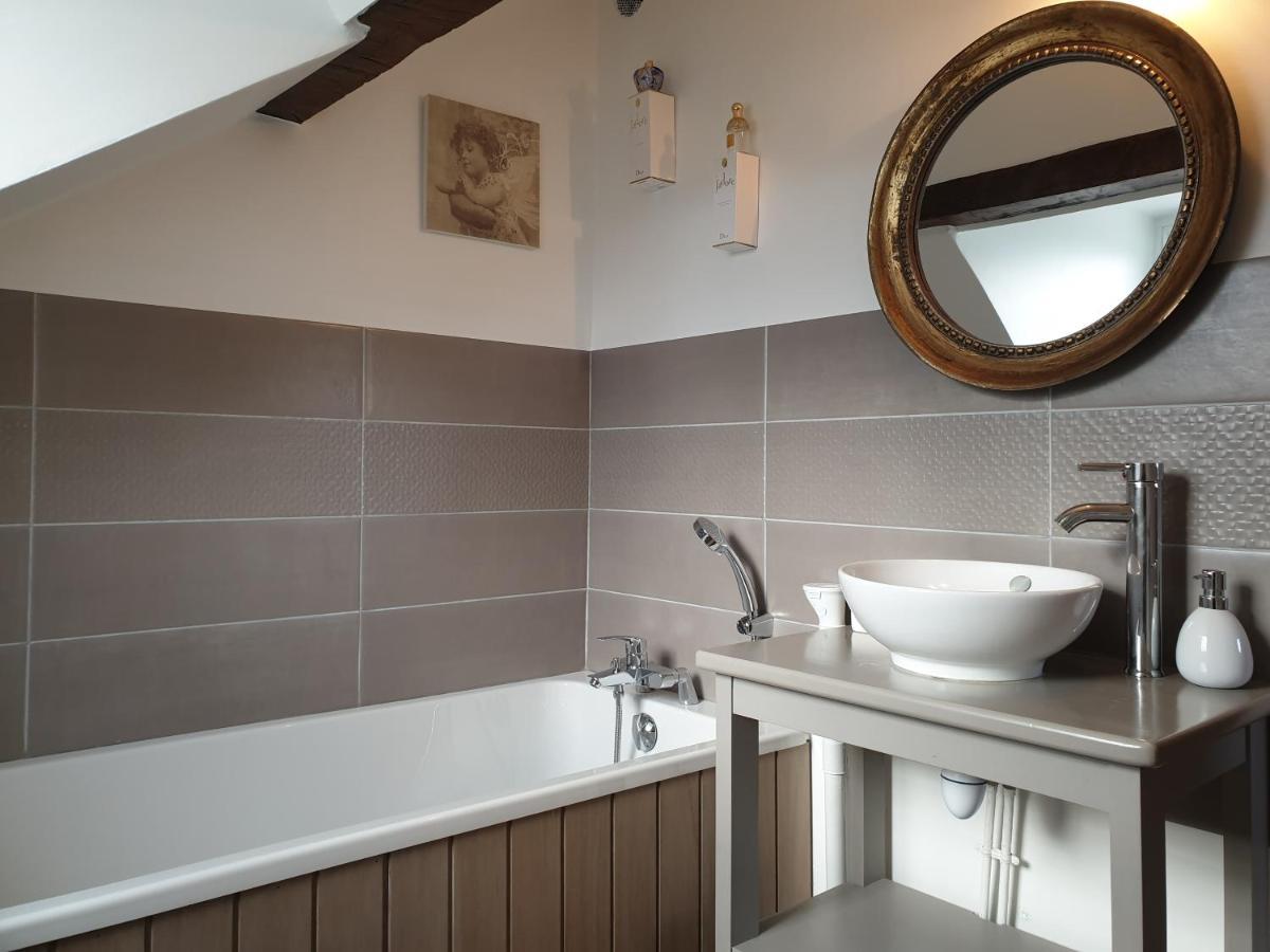 D'Anciennes "Chambres De Bonnes" Honfleur Dış mekan fotoğraf