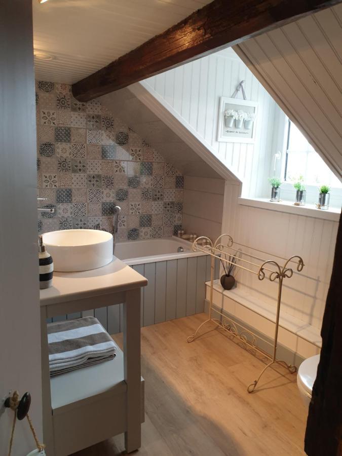D'Anciennes "Chambres De Bonnes" Honfleur Dış mekan fotoğraf