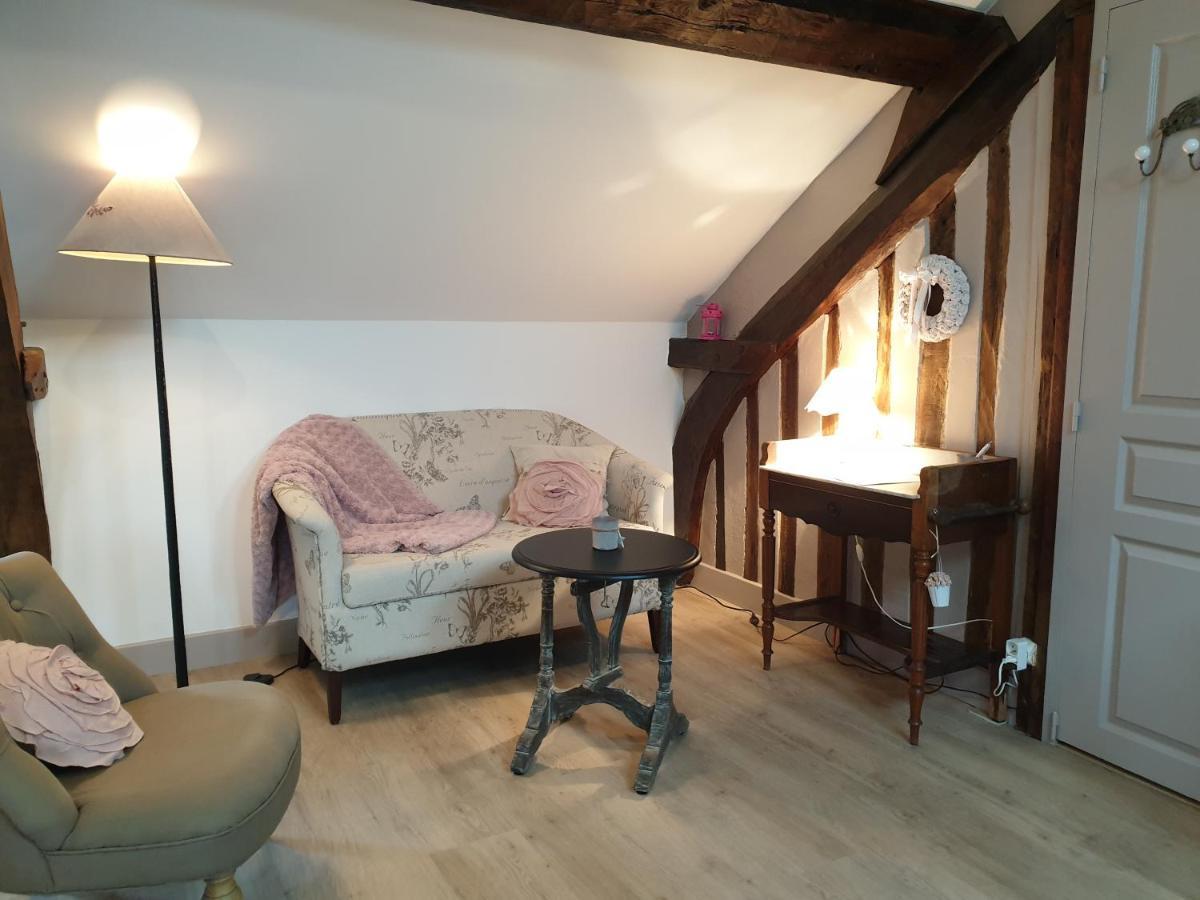 D'Anciennes "Chambres De Bonnes" Honfleur Dış mekan fotoğraf