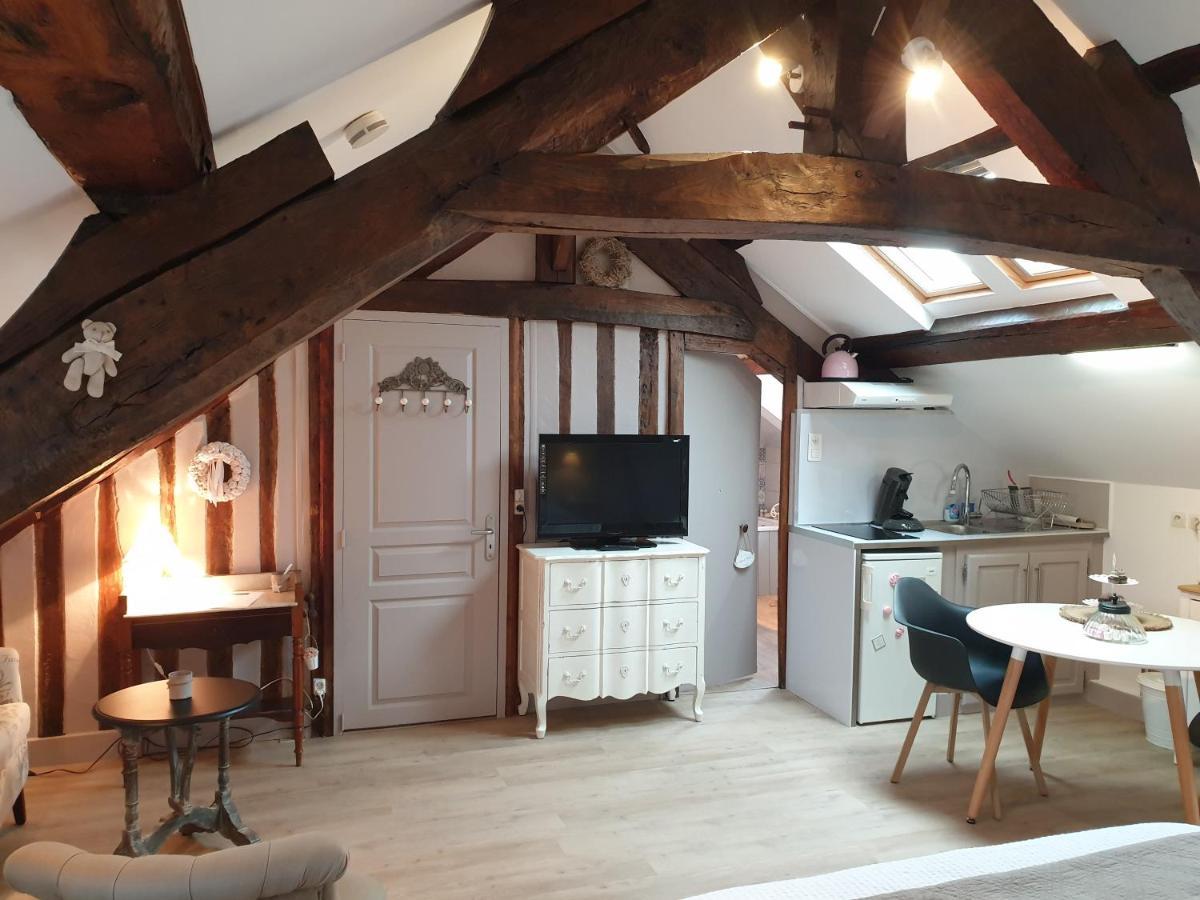 D'Anciennes "Chambres De Bonnes" Honfleur Dış mekan fotoğraf