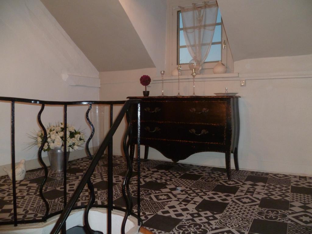 D'Anciennes "Chambres De Bonnes" Honfleur Dış mekan fotoğraf